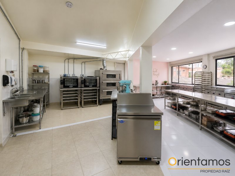 Casa-local disponible para el arriendo en Medellín el codigo es 21263 foto numero 3