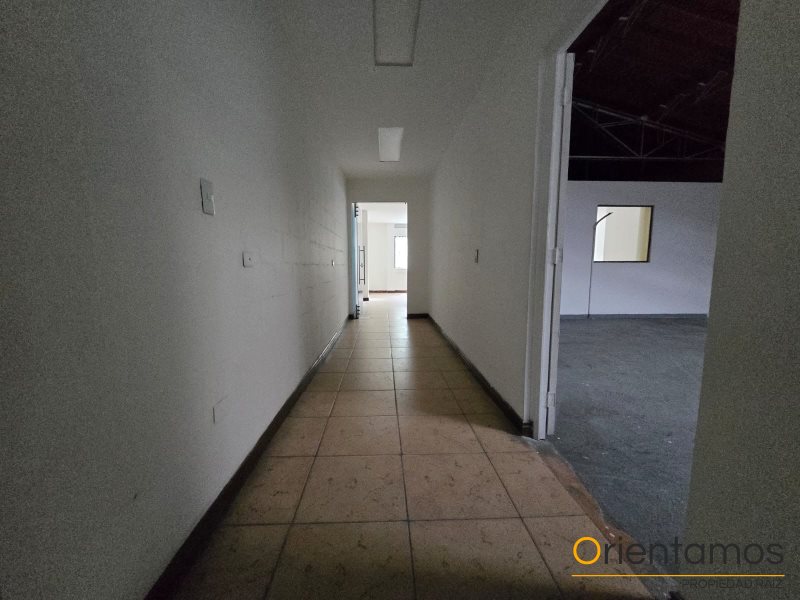 Bodega disponible para el arriendo en Medellín el codigo es 21024 foto numero 17