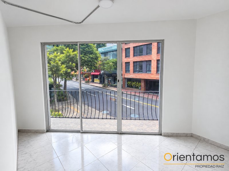 Casa-local disponible para el arriendo en Medellín el codigo es 16889 foto numero 3