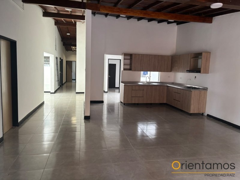 Casa-local disponible para el arriendo en Medellín el codigo es 21430 foto numero 2