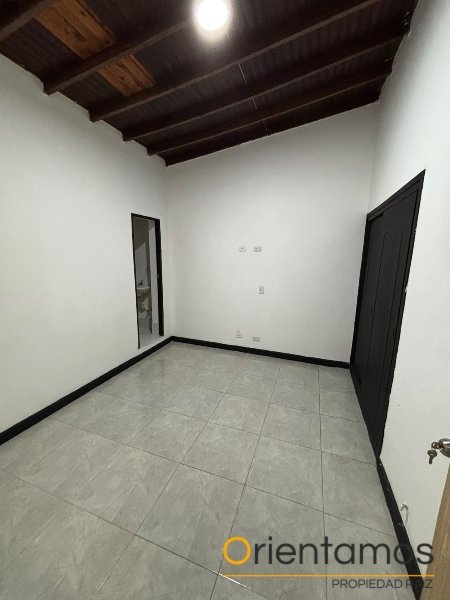 Casa-local disponible para el arriendo en Medellín el codigo es 21430 foto numero 8