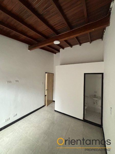 Casa-local disponible para el arriendo en Medellín el codigo es 21430 foto numero 11