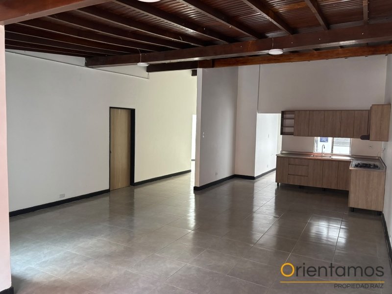 Casa-local disponible para el arriendo en Medellín el codigo es 21430 foto numero 3