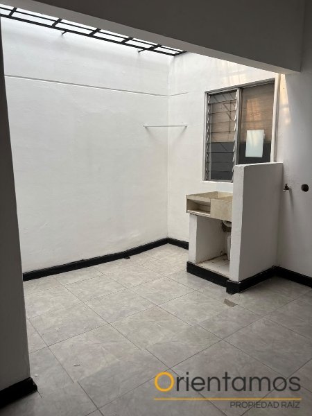 Casa-local disponible para el arriendo en Medellín el codigo es 21430 foto numero 5