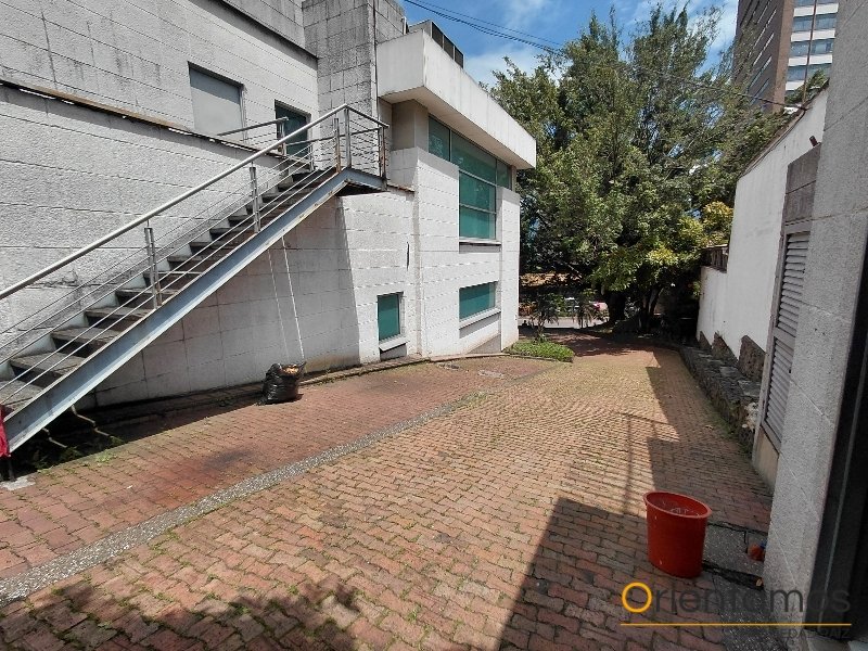 Local disponible para el arriendo en Medellín el codigo es 21200 foto numero 3