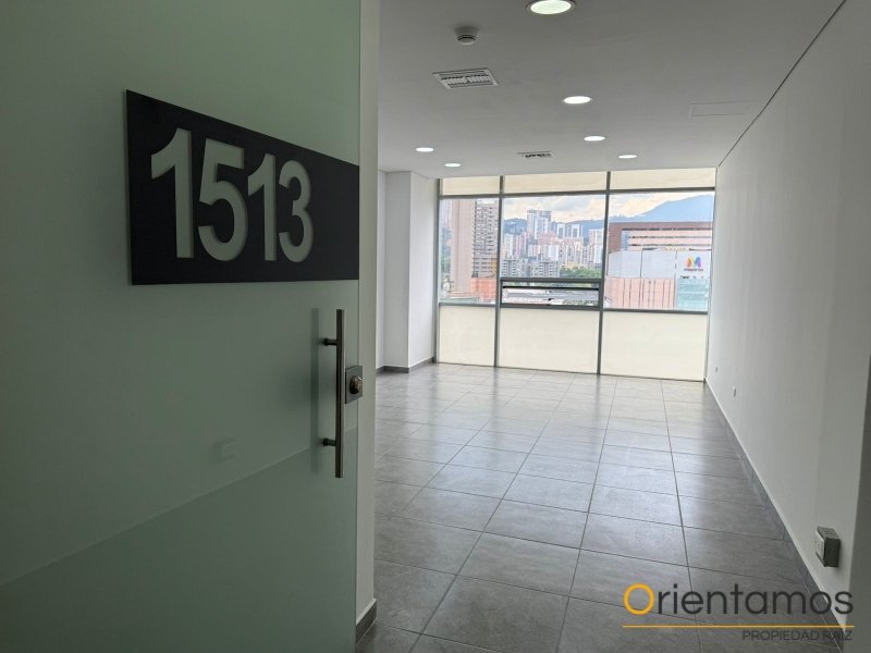Oficina-Consultorio disponible para el arriendo en Envigado el codigo es 21631 foto numero 2