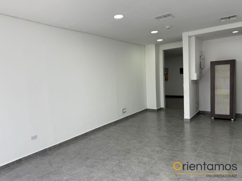 Oficina-Consultorio disponible para el arriendo en Envigado el codigo es 21631 foto numero 3