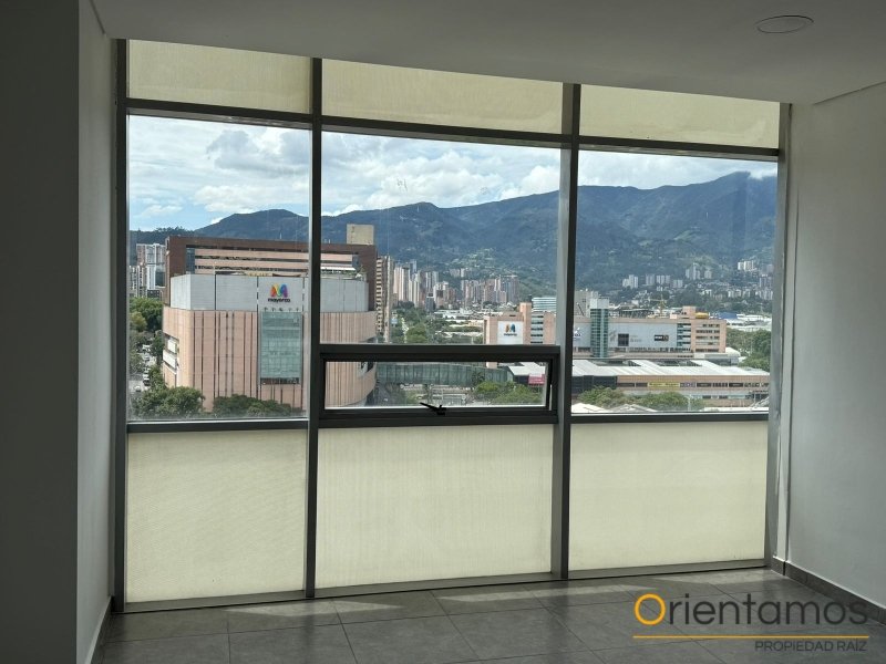 Oficina-Consultorio disponible para el arriendo en Envigado el codigo es 21631 foto numero 4
