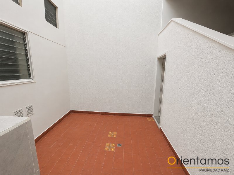 Casa-local disponible para el arriendo en Medellín el codigo es 21179 foto numero 5