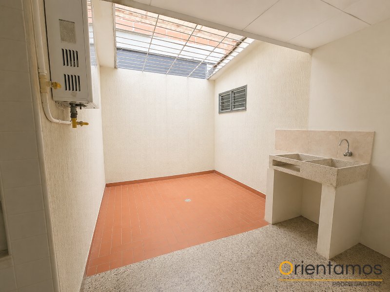 Casa-local disponible para el arriendo en Medellín el codigo es 21180 foto numero 11