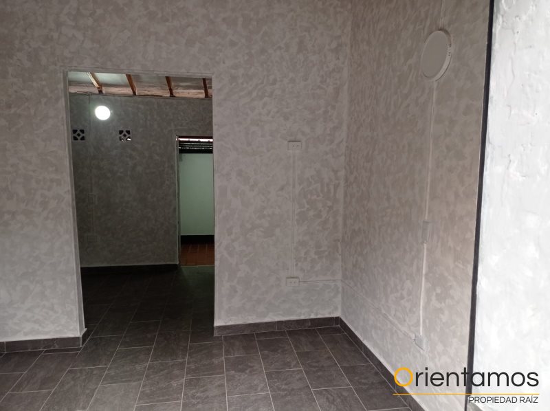 Casa-local disponible para el arriendo en Envigado el codigo es 20777 foto numero 2