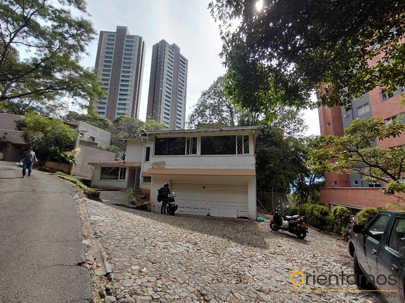 Casa-local disponible para el arriendo en Medellín el codigo es 21620 foto numero 2