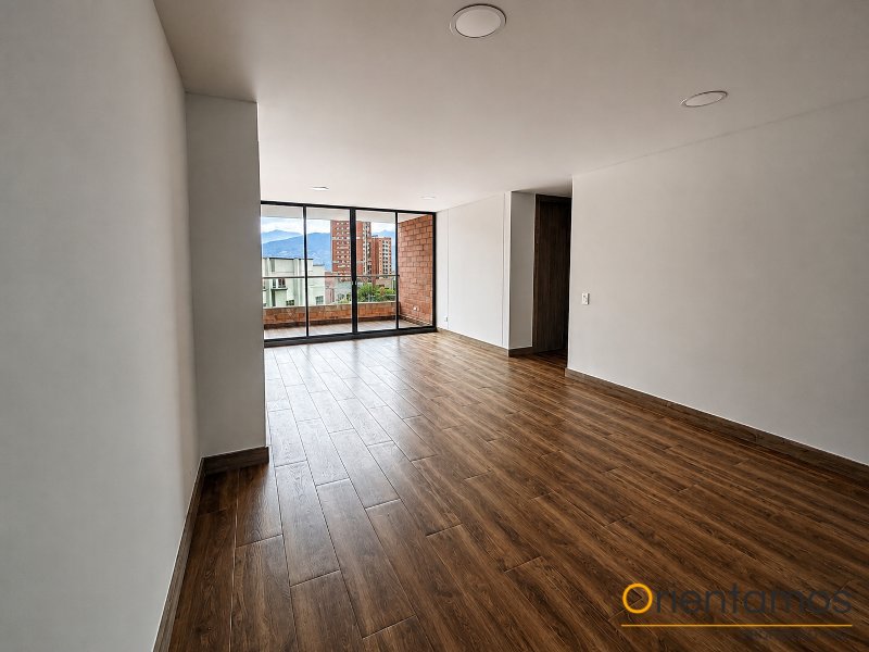 Apartamento disponible para el arriendo en Medellín el codigo es 21528 foto numero 2