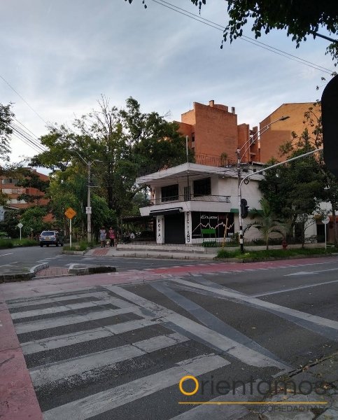 Casa-local disponible para el arriendo en Medellín el codigo es 21639 foto numero 2