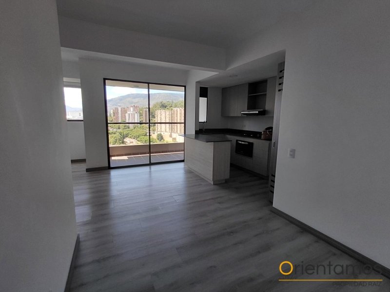 Apartamento disponible para el arriendo en Medellín el codigo es 21188 foto numero 2