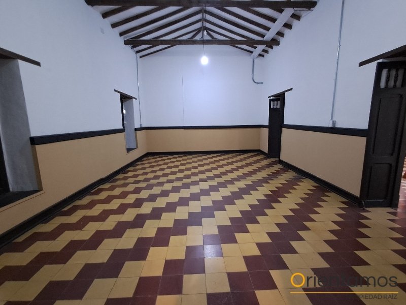 Casa-local disponible para el arriendo en Envigado el codigo es 21609 foto numero 14