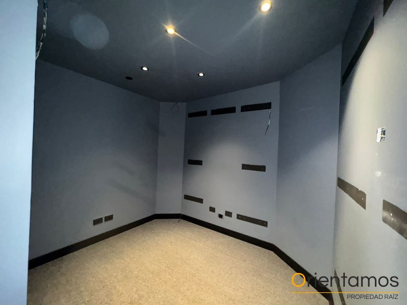 Casa-local disponible para el arriendo en Medellín el codigo es 5852 foto numero 16