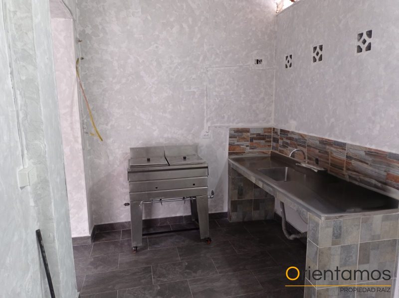 Casa-local disponible para el arriendo en Envigado el codigo es 20777 foto numero 4