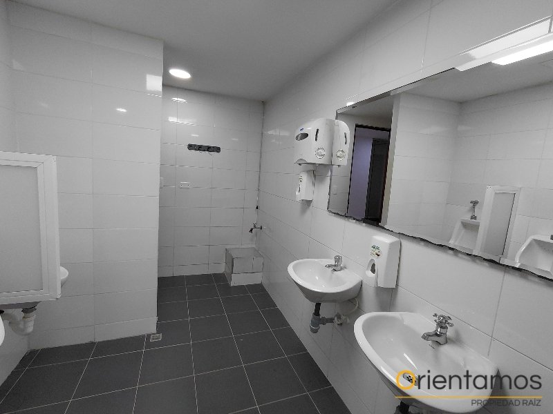 Oficina disponible para el arriendo en Medellín el codigo es 21359 foto numero 21