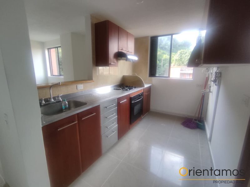 Apartamento disponible para el arriendo en Medellín el codigo es 20899 foto numero 2