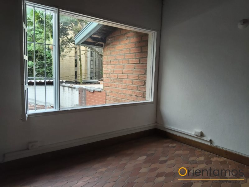 Casa-local disponible para el arriendo en Medellín el codigo es 20673 foto numero 5