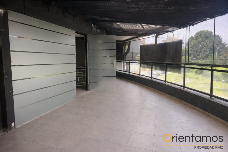 Casa-local disponible para el arriendo en Medellín el codigo es 21023 foto numero 3