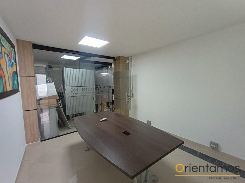 Oficina disponible para el arriendo en Medellín el codigo es 21324 foto numero 3