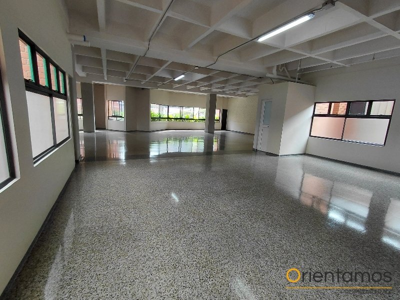 Oficina disponible para el arriendo en Medellín el codigo es 21304 foto numero 2