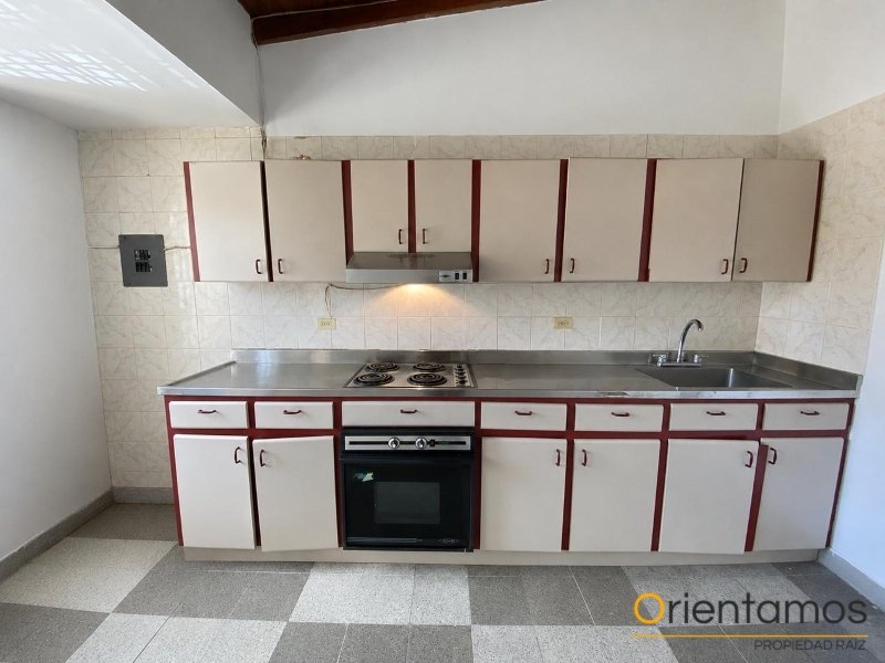 Casa-local disponible para el arriendo en Medellín el codigo es 21624 foto numero 4