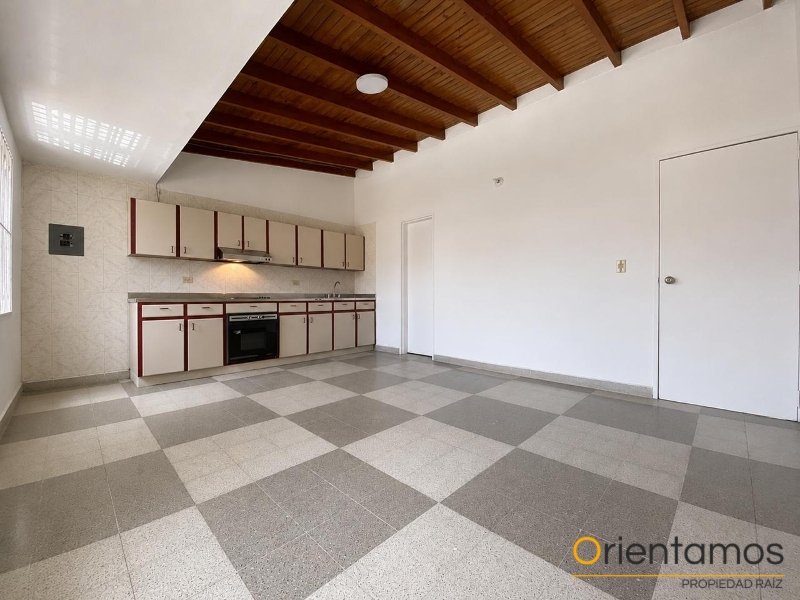 Casa-local disponible para el arriendo en Medellín el codigo es 21624 foto numero 3