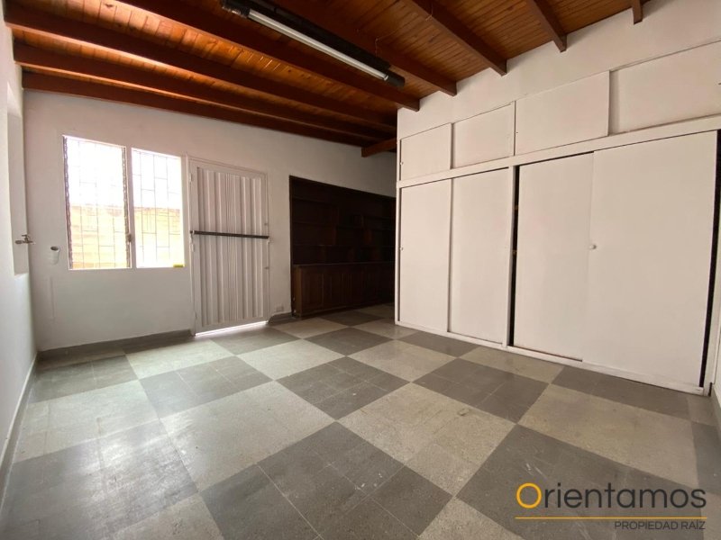 Casa-local disponible para el arriendo en Medellín el codigo es 21624 foto numero 2