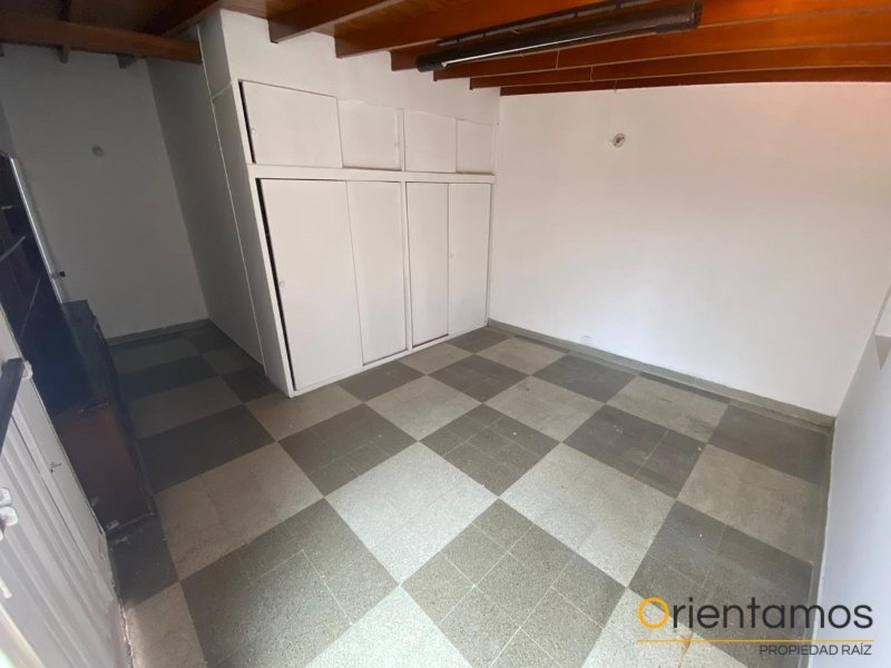 Casa-local disponible para el arriendo en Medellín el codigo es 21624 foto numero 12