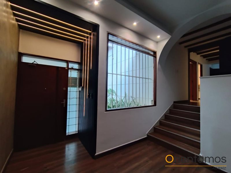 Casa-local disponible para el arriendo en Medellín el codigo es 5852 foto numero 2