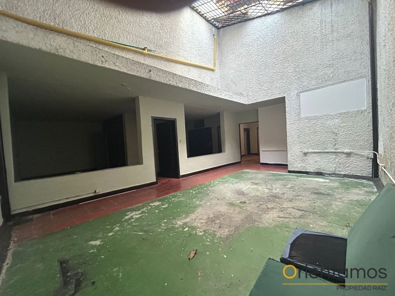 Casa-local disponible para el arriendo en Medellín el codigo es 21062 foto numero 2