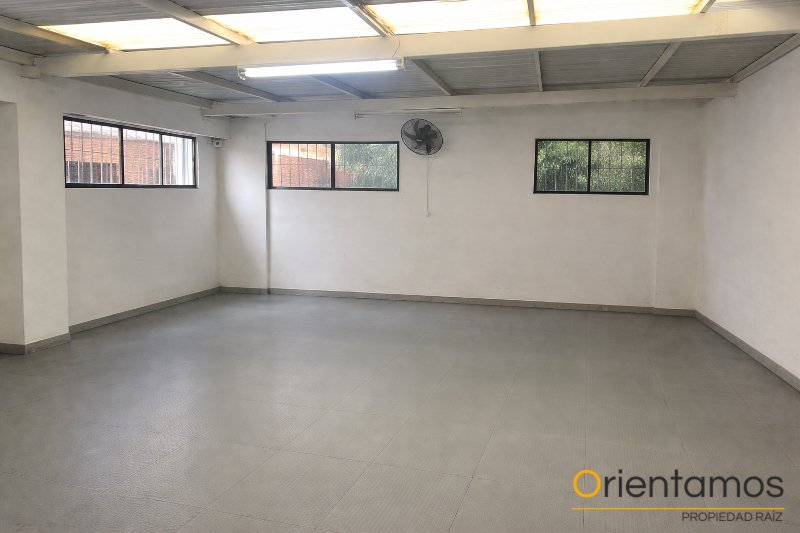 Bodega disponible para el arriendo en Medellín el codigo es 21083 foto numero 2