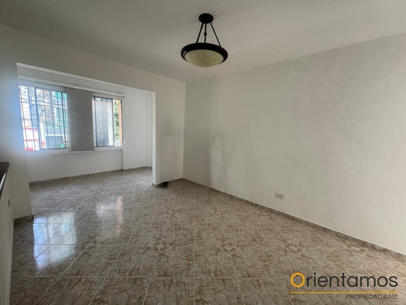 Casa-local disponible para el arriendo en Medellín el codigo es 20788 foto numero 3