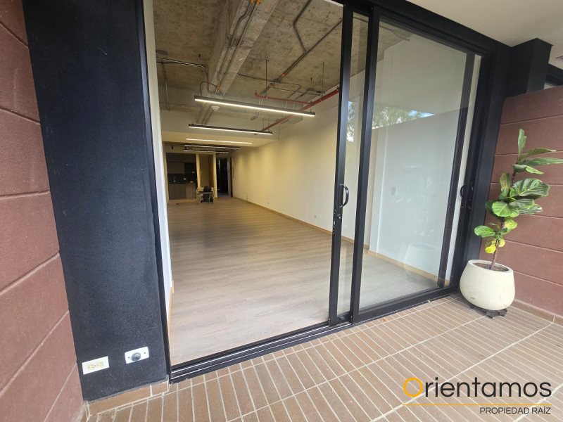 Oficina disponible para el arriendo en Medellín el codigo es 21017 foto numero 2
