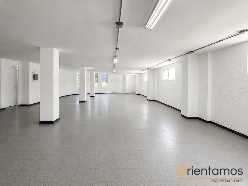 Bodega disponible para el arriendo en Medellín el codigo es 21433 foto numero 2