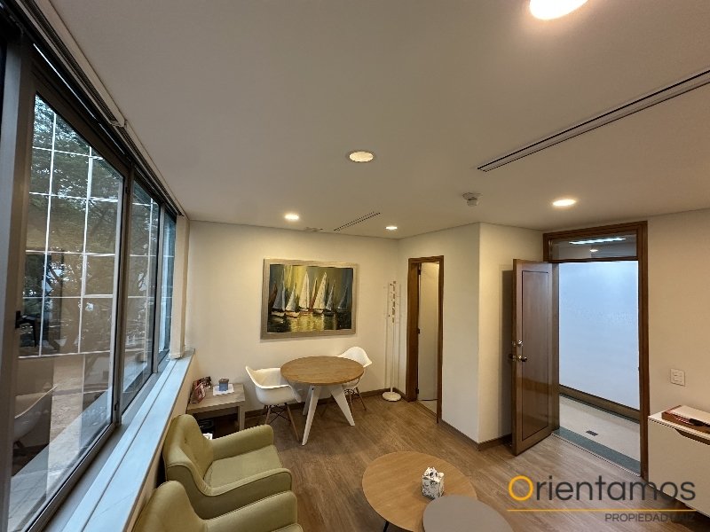 Oficina-Consultorio disponible para el arriendo en Medellín el codigo es 21328 foto numero 3