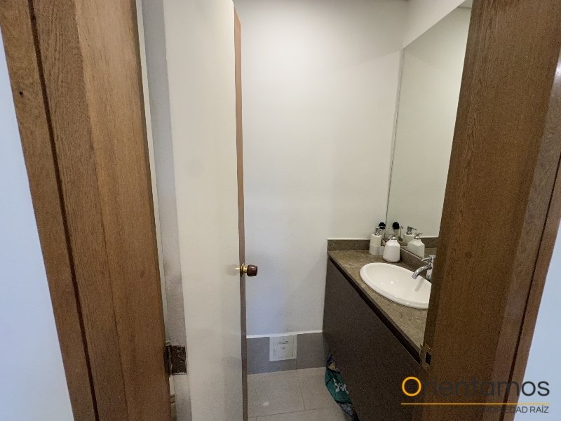 Oficina-Consultorio disponible para el arriendo en Medellín el codigo es 21328 foto numero 4