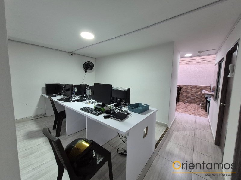 Oficina disponible para el arriendo en Envigado el codigo es 21446 foto numero 2