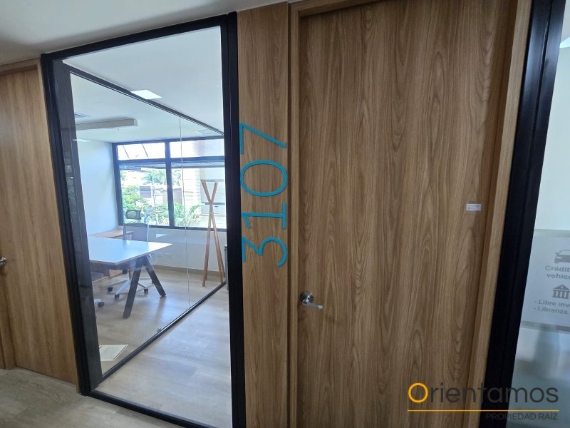Oficina disponible para el arriendo en Medellín el codigo es 21158 foto numero 2