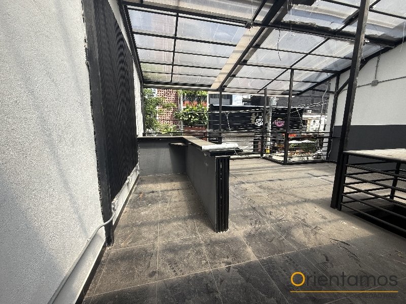 Casa-local disponible para el arriendo en Medellín el codigo es 21550 foto numero 3