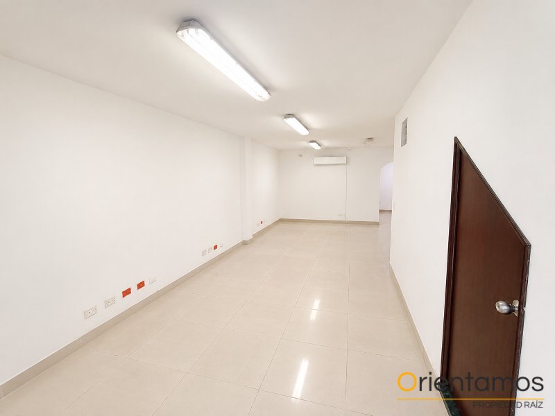 Casa-local disponible para el arriendo en Medellín el codigo es 21418 foto numero 2