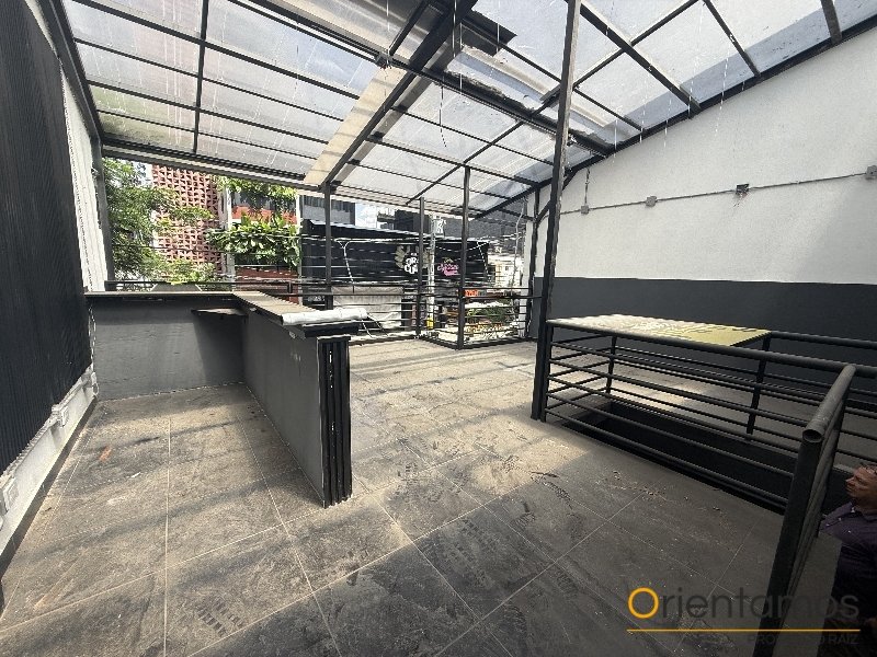 Casa-local disponible para el arriendo en Medellín el codigo es 21550 foto numero 4