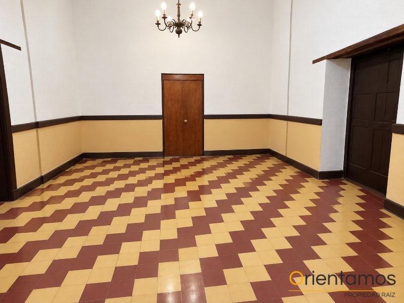 Casa-local disponible para el arriendo en Envigado el codigo es 21609 foto numero 2
