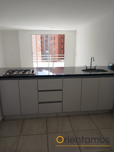 Apartamento disponible para el arriendo en Medellín el codigo es 21053 foto numero 2