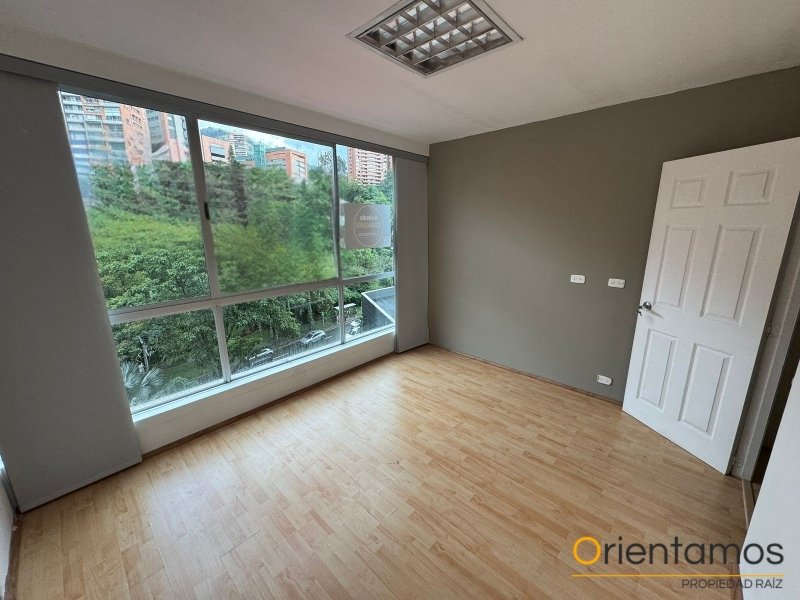 Oficina disponible para el arriendo en Medellín el codigo es 21119 foto numero 2