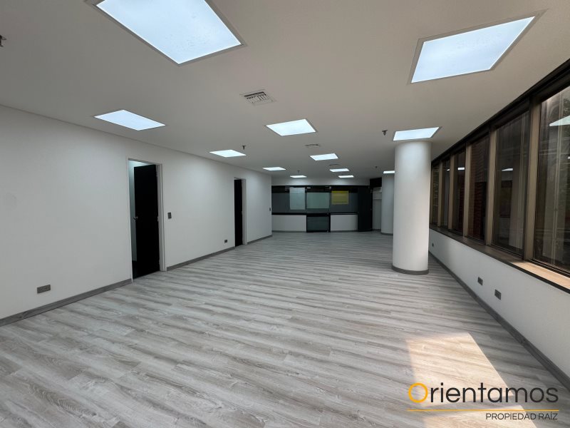 Oficina disponible para el arriendo en Medellín el codigo es 15847 foto numero 3
