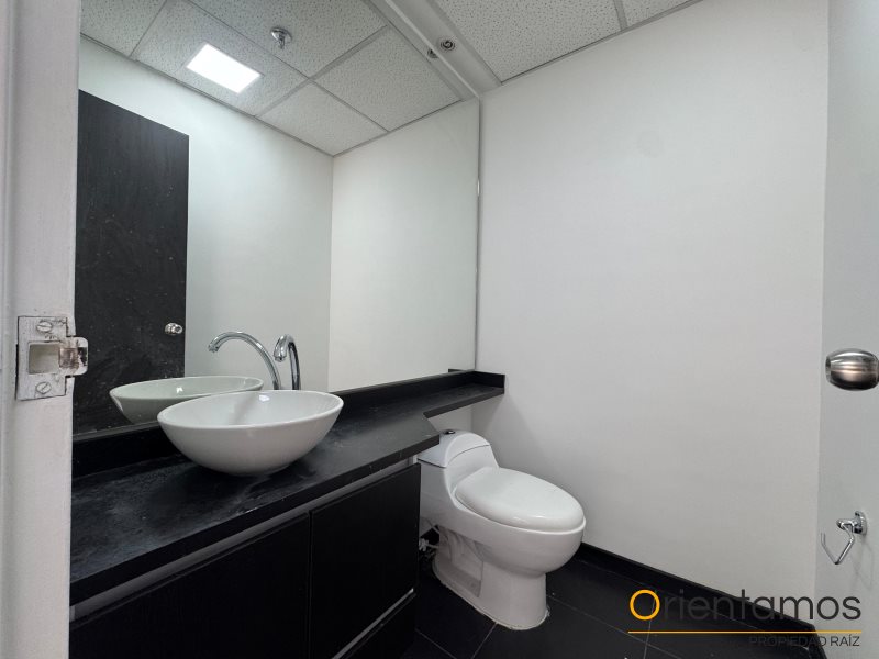 Oficina disponible para el arriendo en Medellín el codigo es 15847 foto numero 15